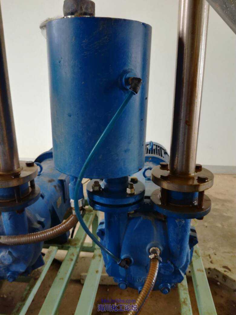 水环式真空泵排气口喷水是什么原因